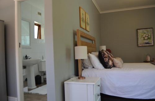Die Boord Apartment | Gatsby Lounge: Stylish Retreat with Pool in Stellenbosch