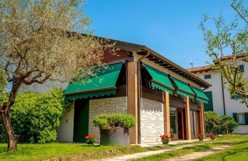 Susegana House | Discover GATTO IN VIGNA: Rated 9.3, Pet & Child Friendly