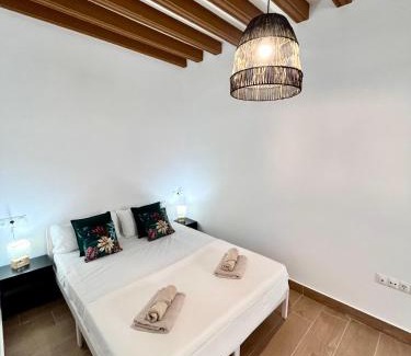 Old Town Apartment | Family-Friendly GATU PREMIUM Villa Flamenca - Rated 9.1/10