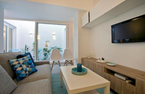 Old Town Apartment | Pet-Friendly GATU Villa Alameda with Ocean Views