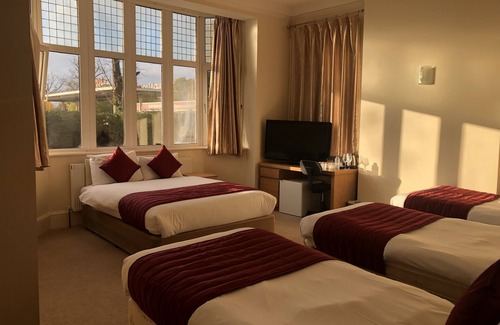 Horley Hotel | Comfortable Stay at Gatwick Inn Hotel with Family-Friendly Amenities