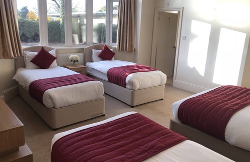 Horley Hotel | Comfortable Stay at Gatwick Inn Hotel with Family-Friendly Amenities