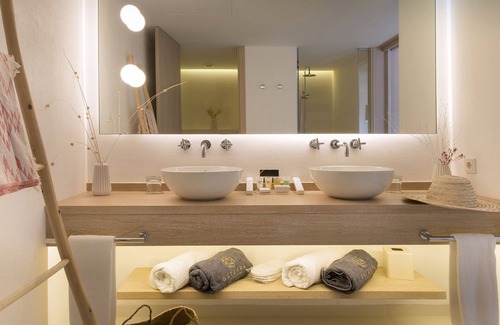 Santa Gertrudis Hotel | Gatzara Suites Santa Gertrudis: Family-Friendly Getaway