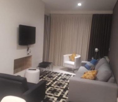 Vila Inglesa Apartment | Stylish Gaudi Loft Design 06 with Pool & Pet Friendly Options