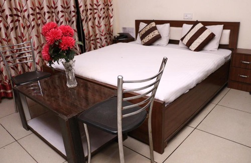 Zirakpur Hotel | Comfortable Stay at Gaurav Residency with Free Breakfast