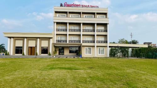 Ujjain Hotel | Discover GAURISON HOTEL & RESORTS: Family-Friendly Getaway