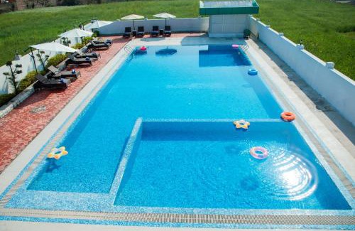 Siddharthanagar Hotel | Gautam Buddha Airport Hotel: Family-Friendly with Pool Access