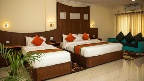 Siddharthanagar Hotel | Gautam Buddha Airport Hotel: Family-Friendly with Pool Access
