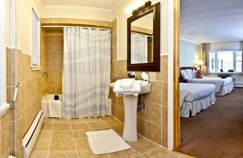 Saranac Lake Hotel | Inviting Gauthier's Saranac Lake Inn: Pool & Breakfast Included