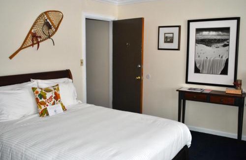 Saranac Lake Hotel | Inviting Gauthier's Saranac Lake Inn: Pool & Breakfast Included