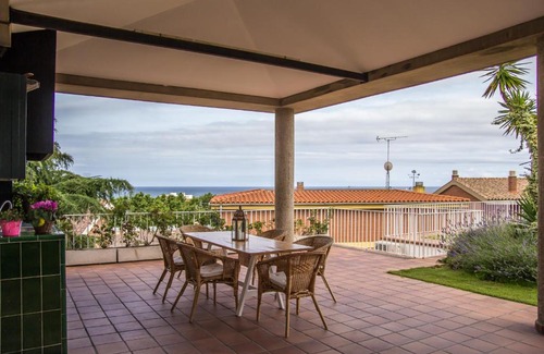 Masnou House | Ocean View Gavina Mar B&B Hotel with Pool & Breakfast