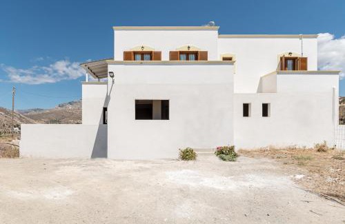Melanes Apartment | Discover Gavriella House: A Comfortable 4-Star Getaway