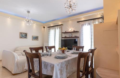 Melanes Apartment | Discover Gavriella House: A Comfortable 4-Star Getaway