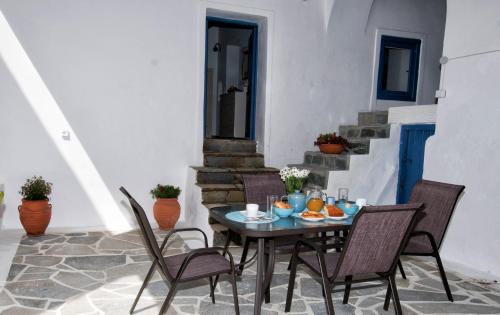 Gavrio House | Gavrion's Nest - Oceanfront Cycladic Studio with Top Ratings