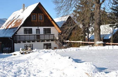 Liptovsky Trnovec House | Family-Friendly Stay at Gazdovsky dvor "U Tlaciarov"