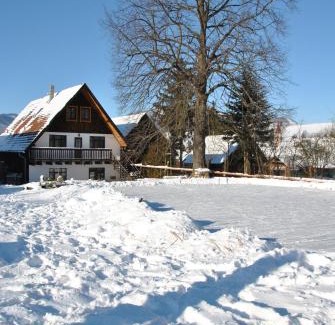 Liptovsky Trnovec House | Family-Friendly Stay at Gazdovsky dvor "U Tlaciarov"