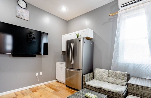 Calverton House | Budget-Friendly Stay at Gazebo Cool with Breakfast Included