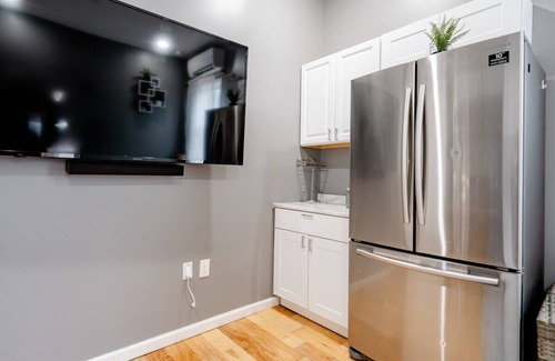 Calverton House | Budget-Friendly Stay at Gazebo Cool with Breakfast Included