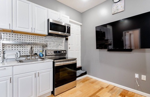 Calverton House | Budget-Friendly Stay at Gazebo Cool with Breakfast Included