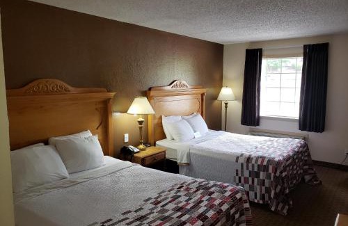 Branson Theater District Hotel | Comfortable Stays at Gazebo Inn: Pet Friendly & Poolside