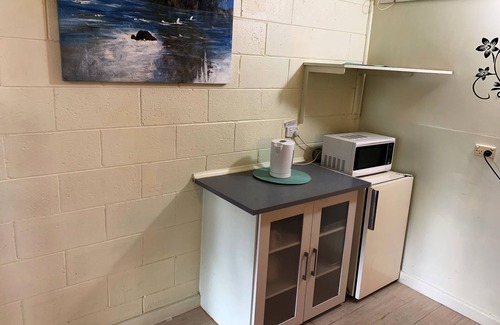 Strathmerton Hotel | Discover Gazebo Motor Inn: Family-Friendly Stay with Breakfast