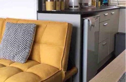 Bucks Cross Ski Chalet | Discover Buttercup Burrow: Modern Seaside Chalet Awaits