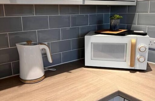 Trelewis Apartment | Stay at The Penn! 5 Bedroomed home in Treharris