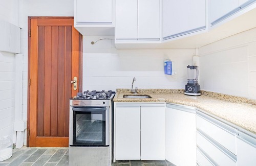 Centro House | GB69: Exceptional Beach House with Private Pool & Amenities