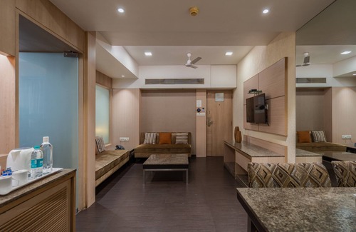 Mira Road East Hotel | GCC Hotel and Club: Family-Friendly Retreat with Pool Access