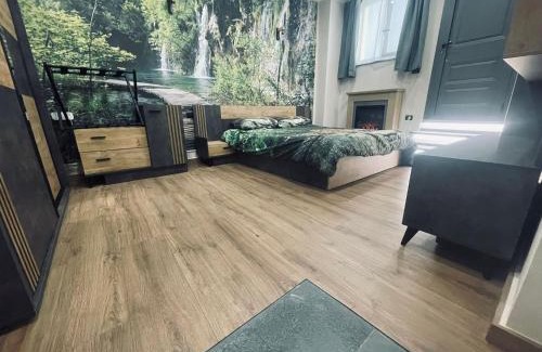 Randazzo Apartment | GD Luxury Suite: Guest Rated 9/10 with Hot Tub & Dining
