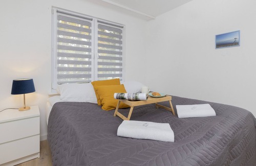 Babie Doy Apartment | Pet-Friendly Gdynia Apartment Dedala for Family Getaways