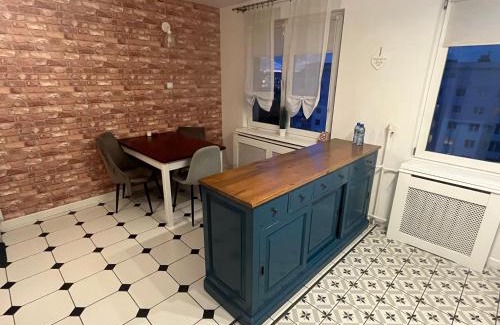 Chylonia Apartment | Gdynia Apartment: Child-Friendly Retreat with Great Reviews