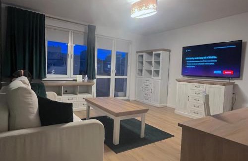 Chylonia Apartment | Gdynia Apartment: Child-Friendly Retreat with Great Reviews