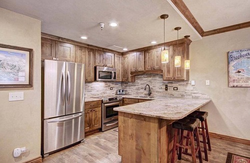 Peak 9 Condo | Top-Rated Breckenridge Chateaux 2 Bedroom Condo Retreat