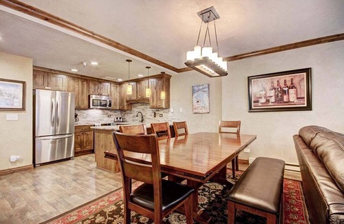 Peak 9 Condo | Top-Rated Breckenridge Chateaux 2 Bedroom Condo Retreat
