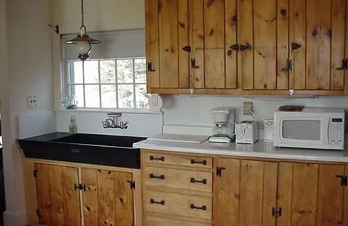 Stonington Cottage | Geary House at Fifield Point: Oceanfront Retreat with Breakfast