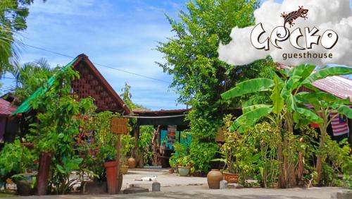 Lubok Buaya House | Oceanfront Gecko Guesthouse with Family-Friendly Vibes
