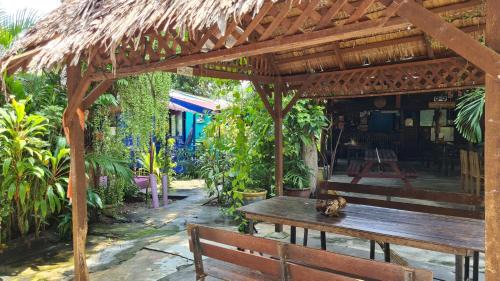 Lubok Buaya House | Oceanfront Gecko Guesthouse with Family-Friendly Vibes