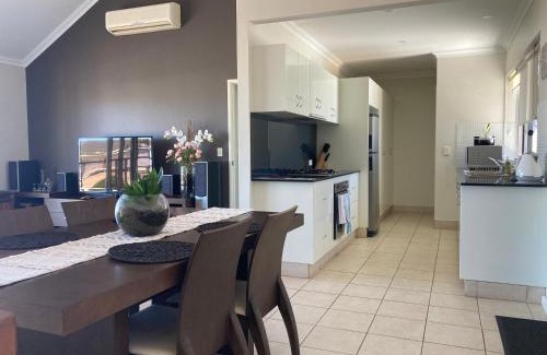 Kalbarri Bed & Breakfast | Experience Gecko Lodge Kalbarri: Ocean Views & Relaxing Hot Tub