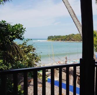 Pottuvil Division 2 House | Oceanfront Retreat at Gecko Restaurant & Rooms