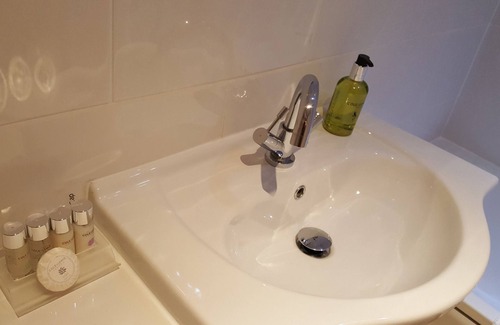 Newquay Bed & Breakfast | Exceptional Geckos Rest: Family-Friendly with Breakfast Included