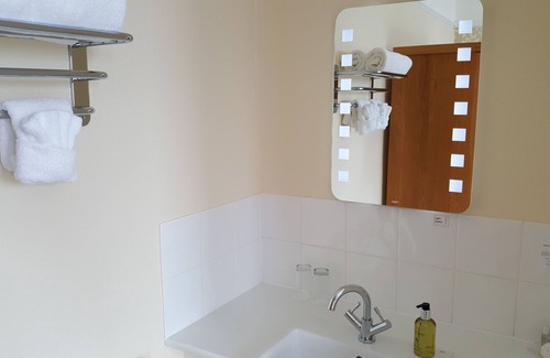 Newquay Bed & Breakfast | Exceptional Geckos Rest: Family-Friendly with Breakfast Included