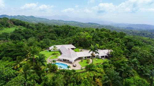 Drapers Hotel | Experience Geejam: 4-Star Oceanfront Retreat with Spa