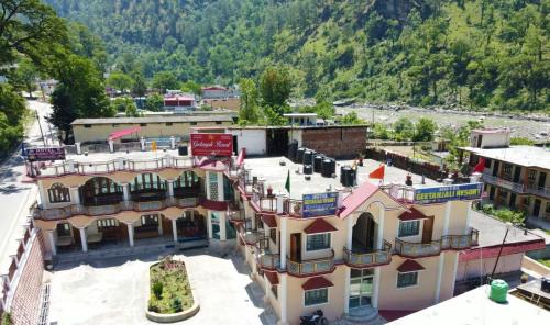 Uttarkashi Hotel | Family-Friendly Getaway at Geetanjali Resort