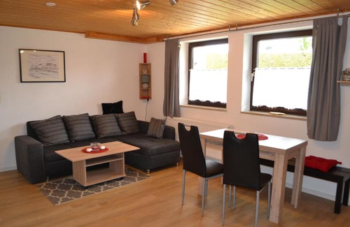 Dollnstein Apartment | Gegg's Ferienwohnung II: Family-Friendly Retreat with Pool