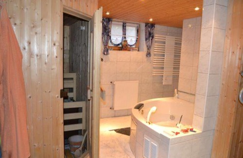 Dollnstein Apartment | Gegg's Ferienwohnung II: Family-Friendly Retreat with Pool