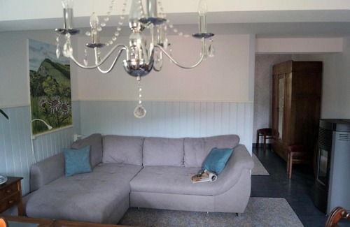 Unterweid House | Explore Geißberghaus: Pet-Friendly Escape with High Ratings