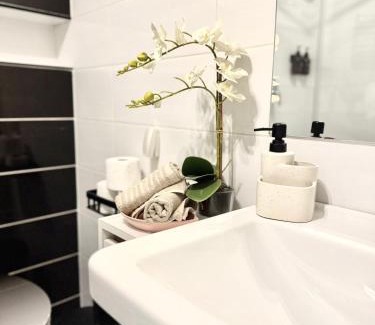 Lagymanyos Apartment | Family-Friendly Bartók20 Residence with Pet Amenities