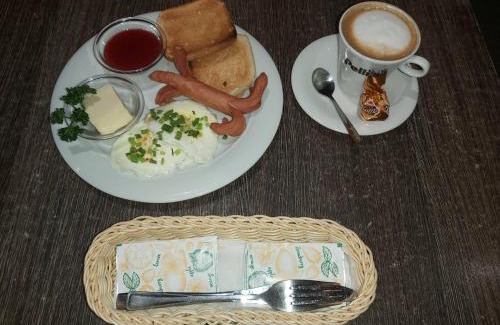 Kurtuvenai House | Pet-Friendly Geltona with Private Beach and Ocean Views