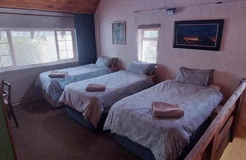 Olifantshoek House | Comfortable Geluksdam Guest House with Breakfast Included